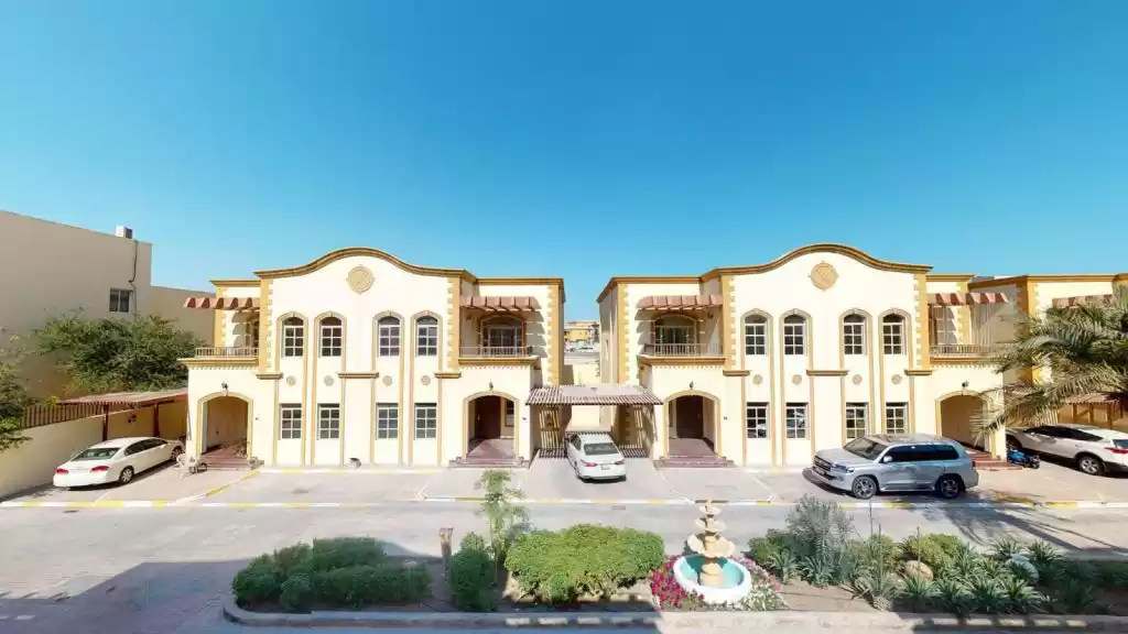 Résidentiel Propriété prête 4 chambres F / F Villa à Compound  a louer au Al-Sadd , Doha #9405 - 1  image 
